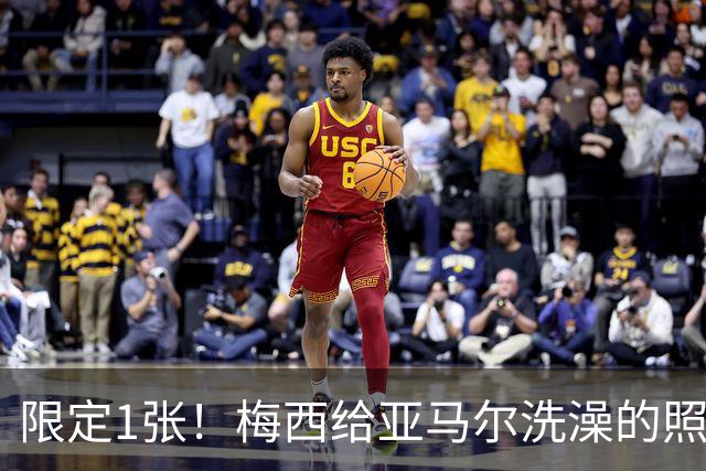 限定1张！梅西给亚马尔洗澡的照片，被做成了球星卡...